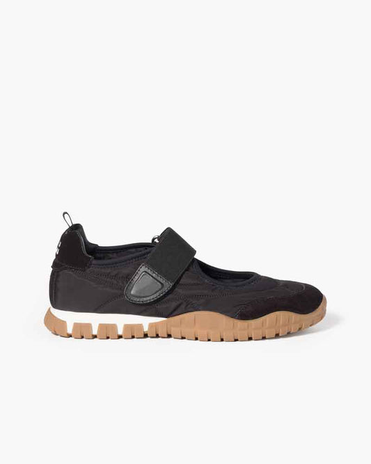 womens-airport-outfit-comfortable-lightweight-ballerinas