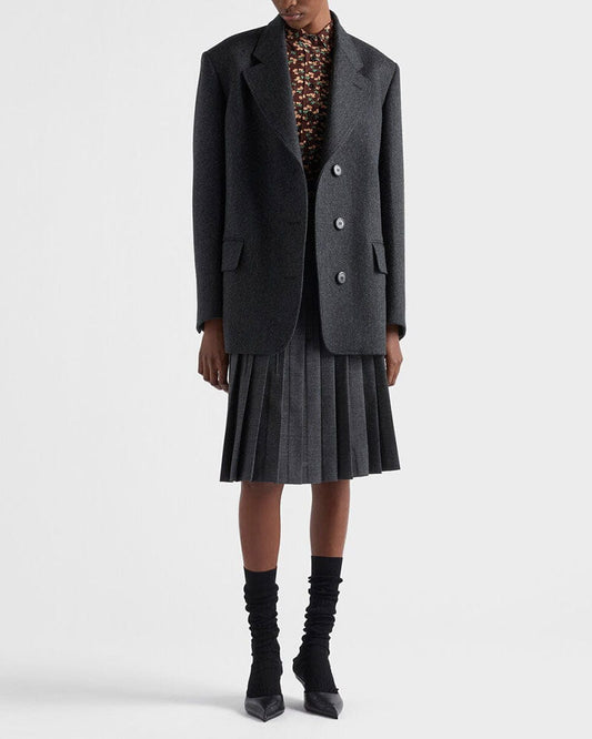 (Pre-sale) Women's Urban Chic Cut Chevron Jacket with Three-Button Closure