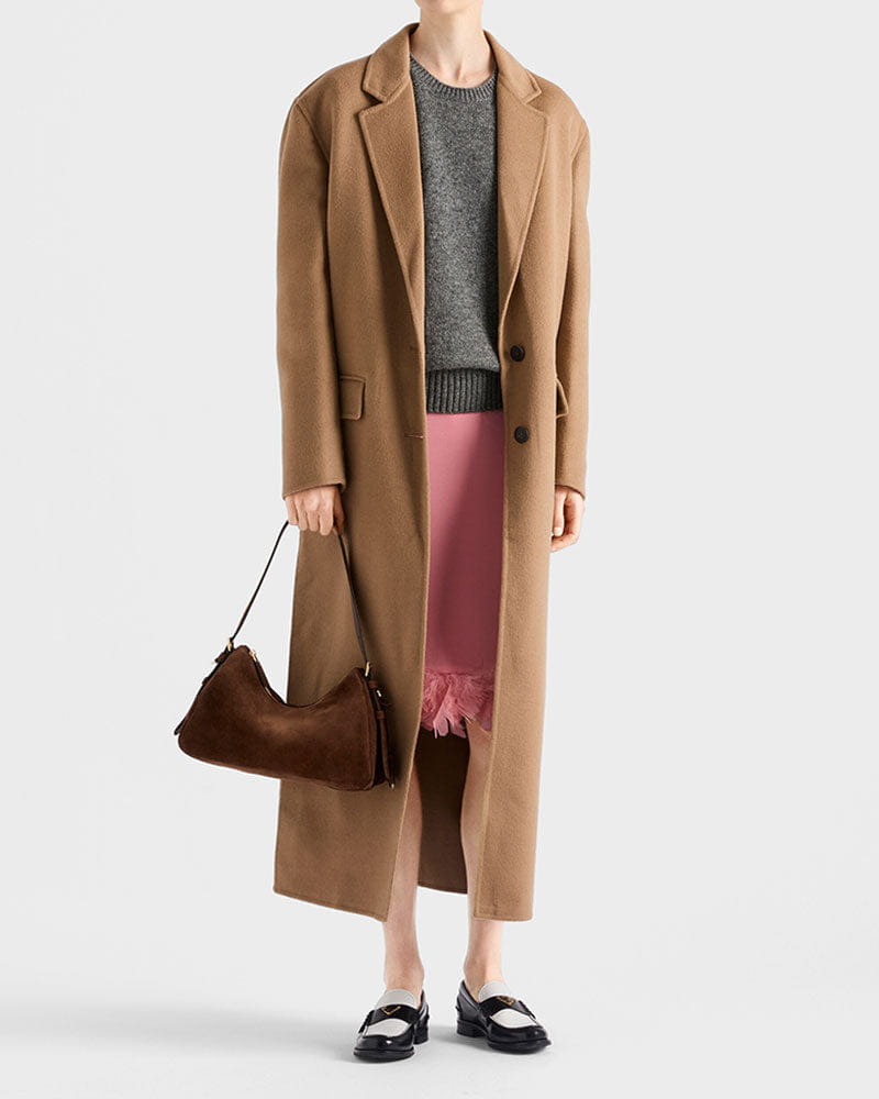 womens-travel-outfit-comfortable-suede-shoulder-bag
