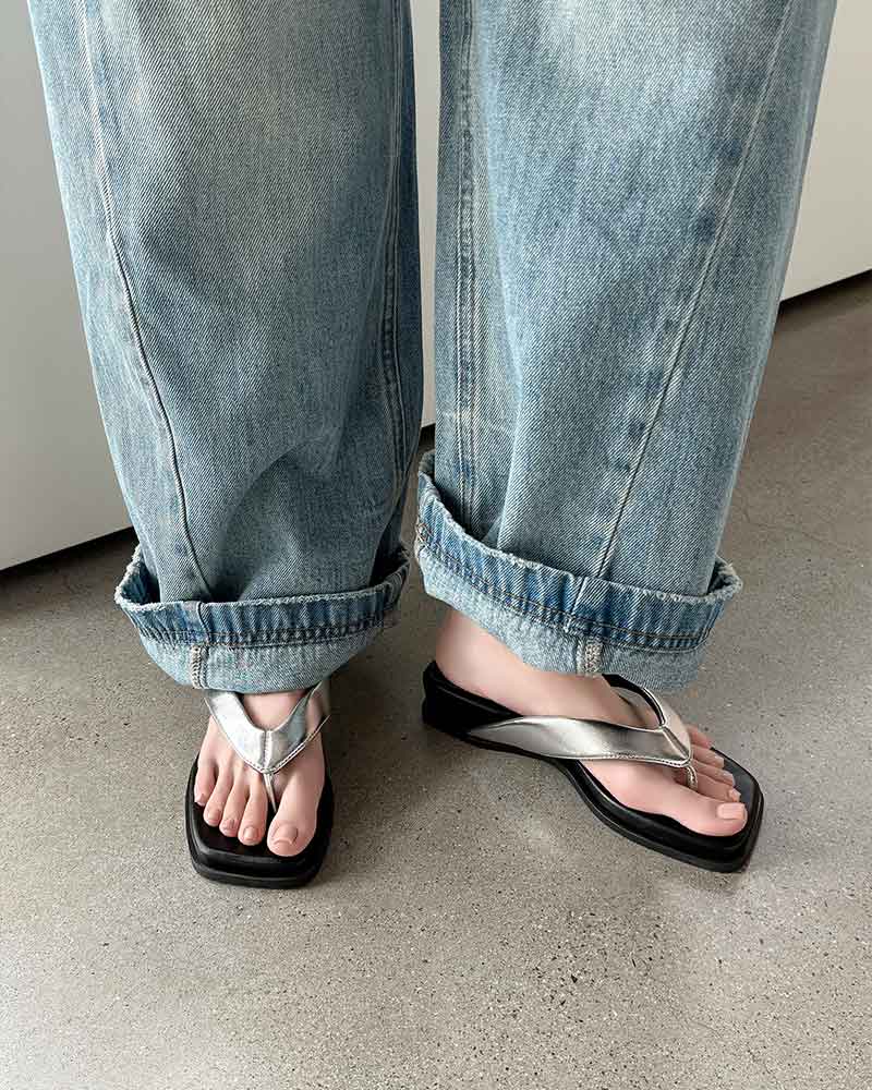 Urban-Weekend-Square-Toe-Comfort-Flip-Flops-10