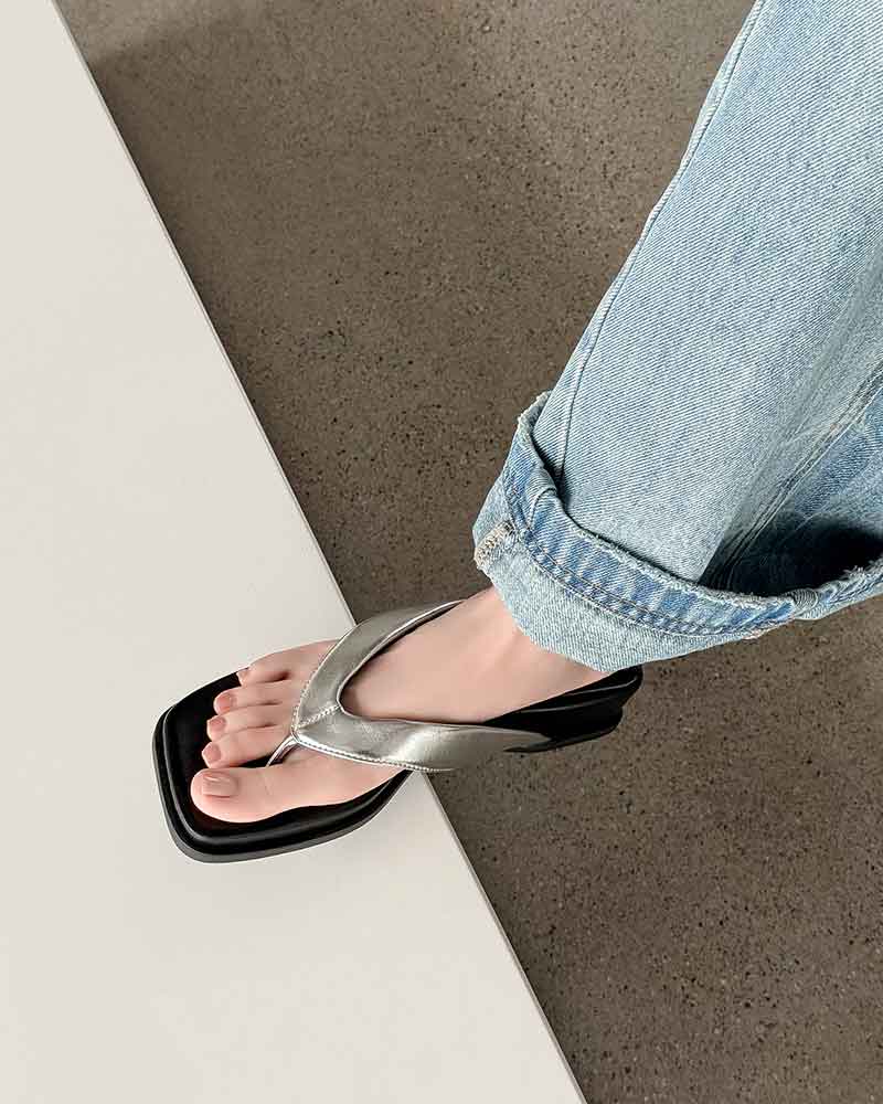 Urban-Weekend-Square-Toe-Comfort-Flip-Flops-13