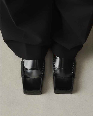 avant-garde-boxy-square-toe-loafers