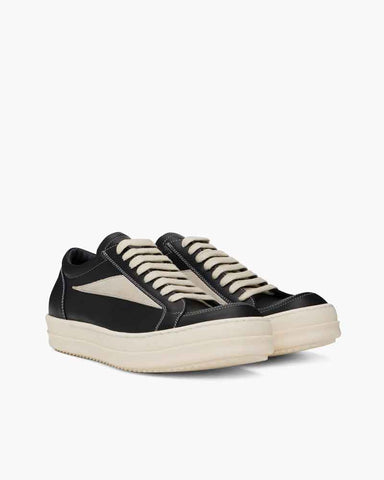 mens-weekend-outing-black-white-vintage-sneakers