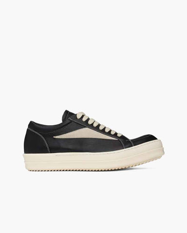 mens-weekend-outing-black-white-vintage-sneakers