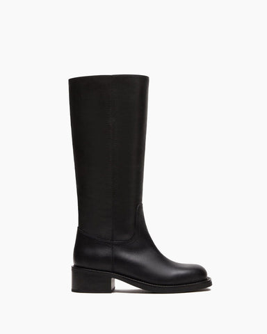womens-airport-outfit-sophisticated-tall-square-toe-boots