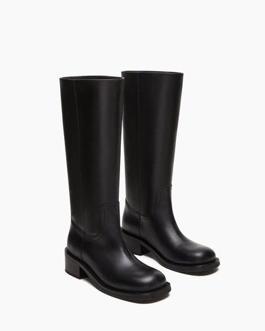 womens-airport-outfit-sophisticated-tall-square-toe-boots
