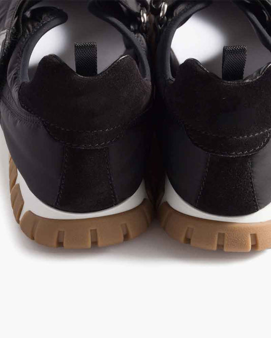 womens-airport-outfit-comfortable-lightweight-ballerinas
