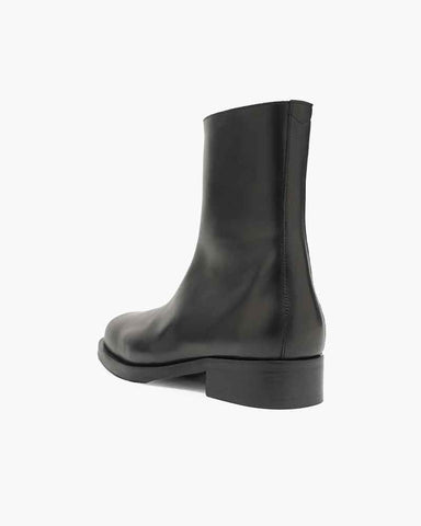 Black Leather Boots for Modern Daily Uniforms
