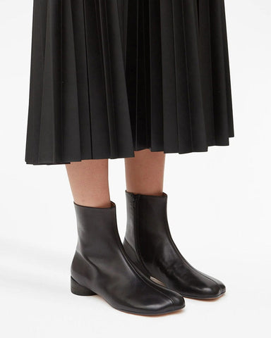 womens-business-travel-black-cowhide-ankle-boots