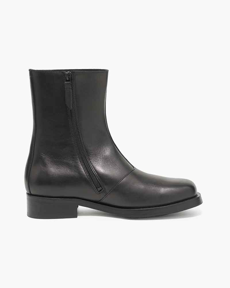 Black Leather Boots for Modern Daily Uniforms