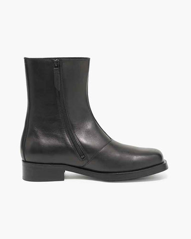 Black Leather Boots for Modern Daily Uniforms