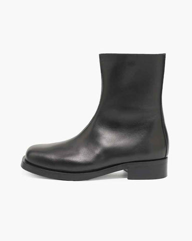 Black Leather Boots for Modern Daily Uniforms