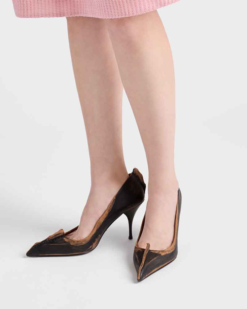 office-minimalist-antiqued-leather-kitten-heel-pumps