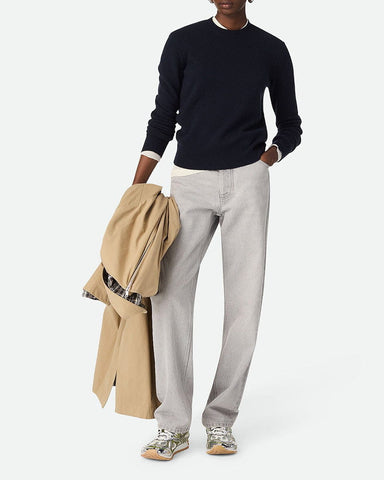 Lightweight Retro Sneaker for All-Day Comfort Breathable Cage Design