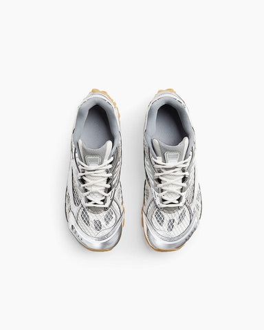 Lightweight Retro Sneaker for All-Day Comfort Breathable Cage Design