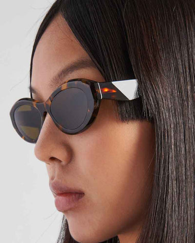 womens-sinuous-frame-sunglasses