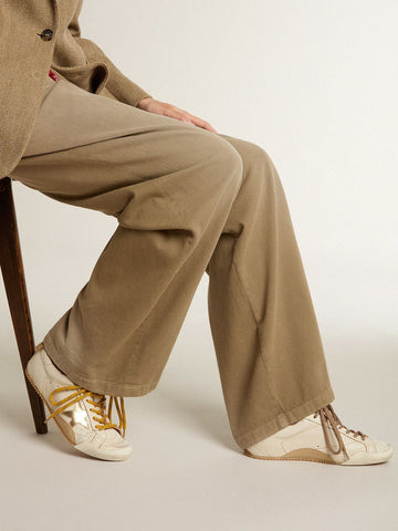 White Leather Sneakers with Gold Star and Beige Heel Tab