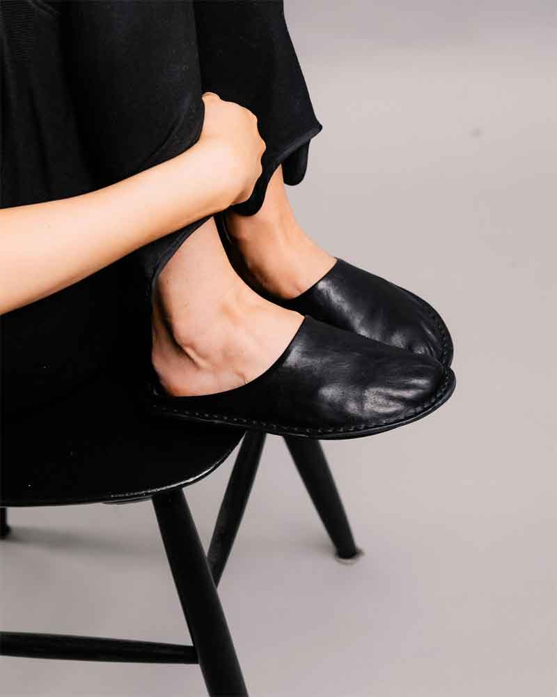 pre-salewomens-daily-wellness-breathable-leather-slides