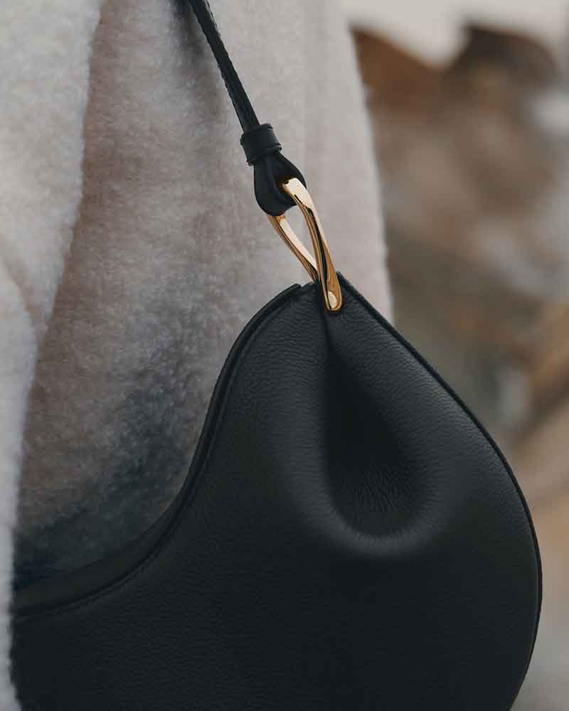 Weekend-Stroll-Textured-Taupe-Shoulder-Bag-3