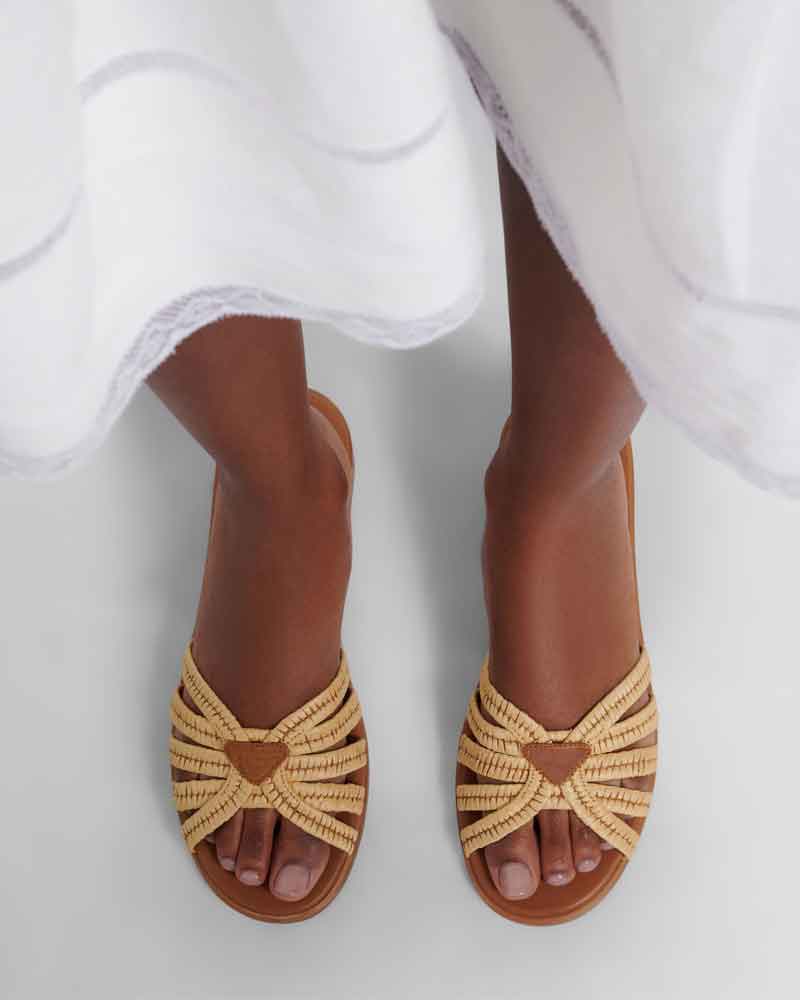 Cozy-Beach-Day-Crochet-Raffia-Slides-4