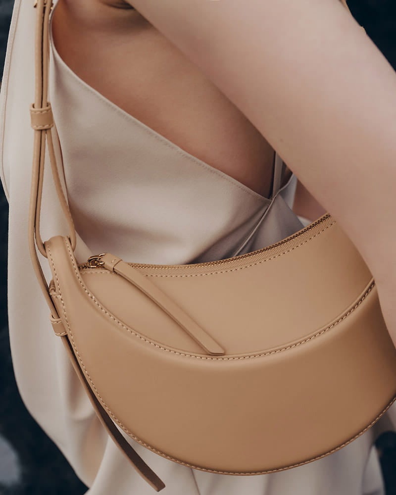 Everyday-City-Textured-Leather-Shoulder-Bag-3