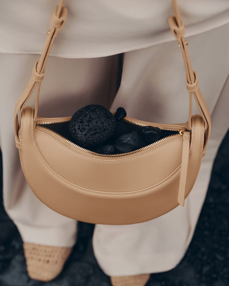 Everyday-City-Textured-Leather-Shoulder-Bag-2