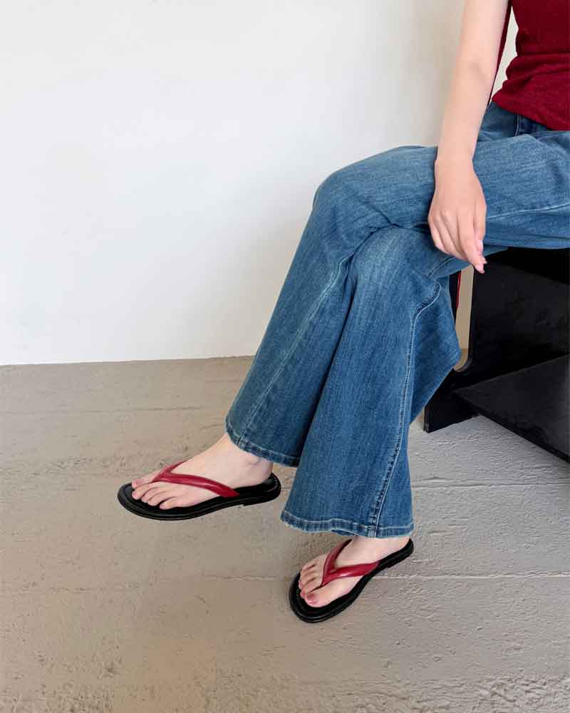 Minimalist-Beach-Ready-Leather-Flip-Flop-Sandals-10