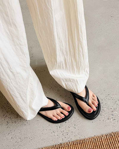 Minimalist-Beach-Ready-Leather-Flip-Flop-Sandals-9