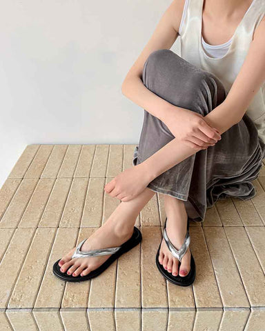 Minimalist-Beach-Ready-Leather-Flip-Flop-Sandals-6