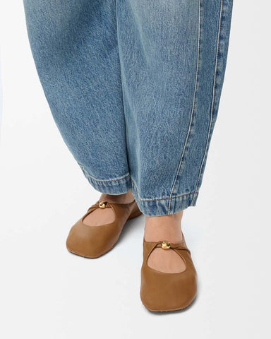 Women‘s Velvet Touch Leather Flats