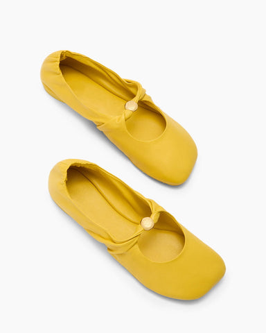 Women‘s Velvet Touch Leather Flats