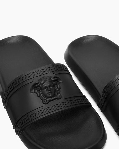 rubber-pool-slide-for-beach-vacation-3d-medusa-motif