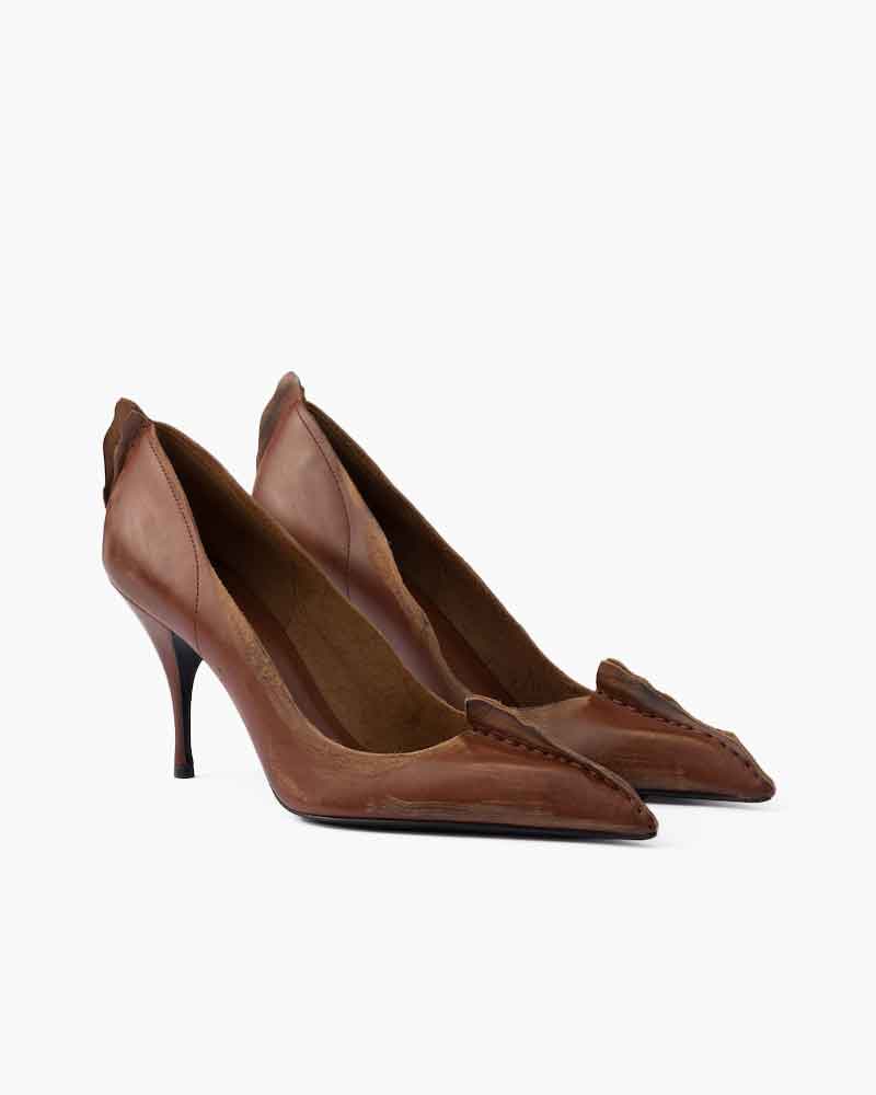 office-minimalist-antiqued-leather-kitten-heel-pumps