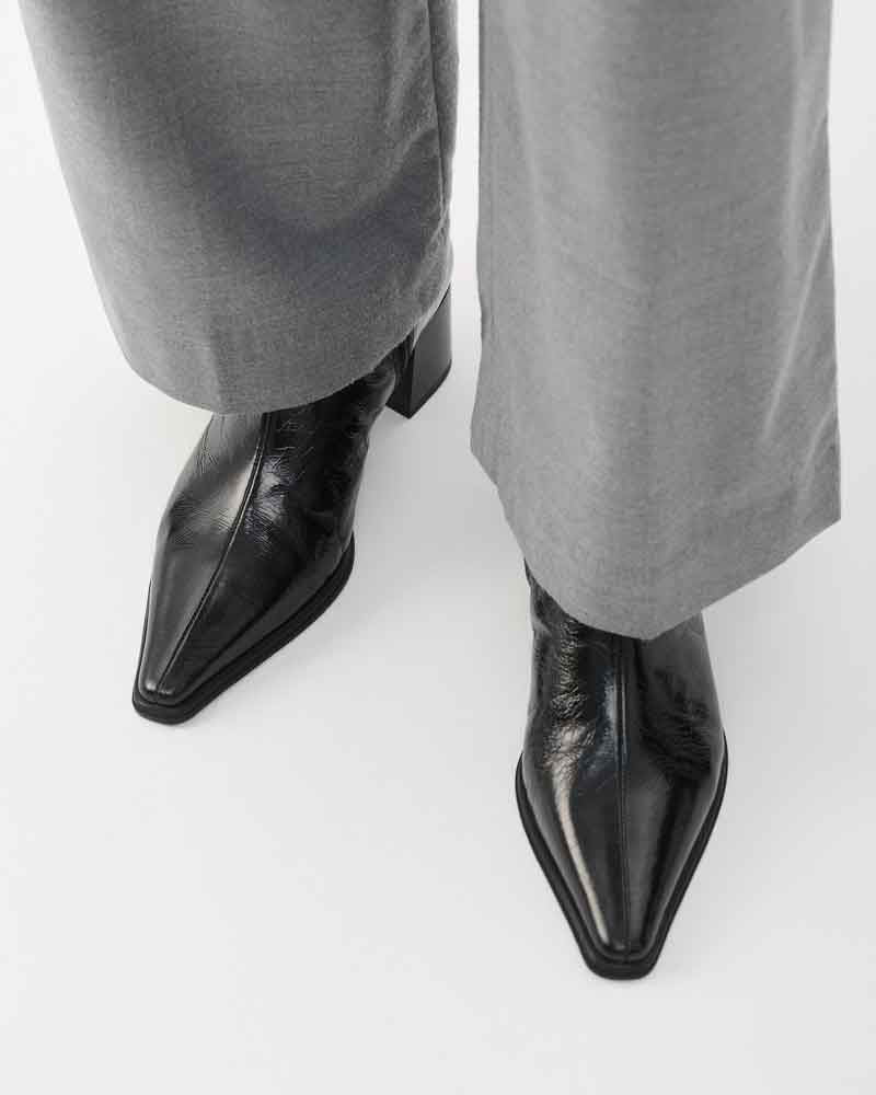 womens-office-chic-leather-zip-up-ankle-booties