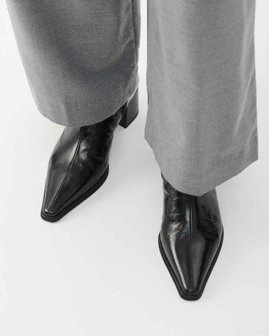 womens-office-chic-leather-zip-up-ankle-booties