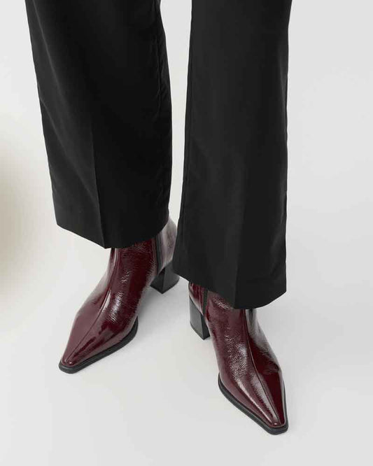 womens-office-chic-leather-zip-up-ankle-booties