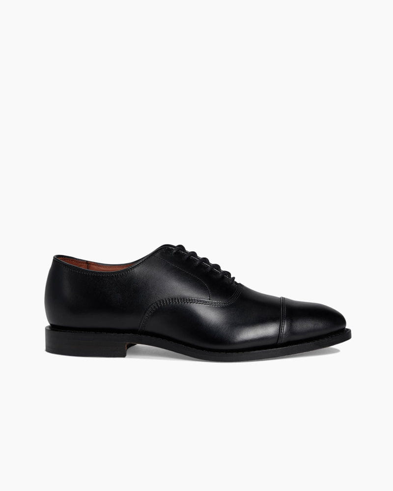 men-s-business-meeting-black-leather-cap-toe-oxford-shoes