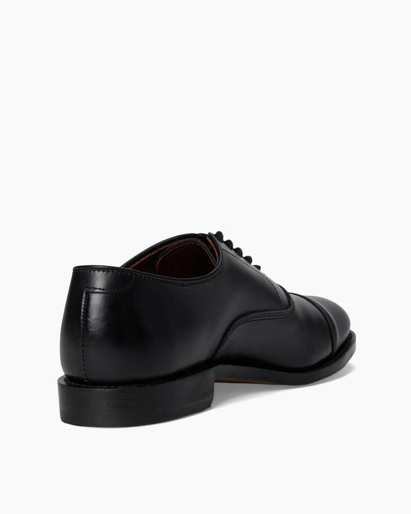 men-s-business-meeting-black-leather-cap-toe-oxford-shoes