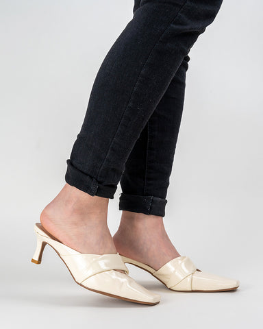 Temperament Minimalist Kitten Heel Mules