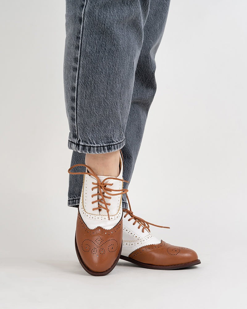 Perforated-Lace-up-Wingtip-Leather-Flat-Oxfords